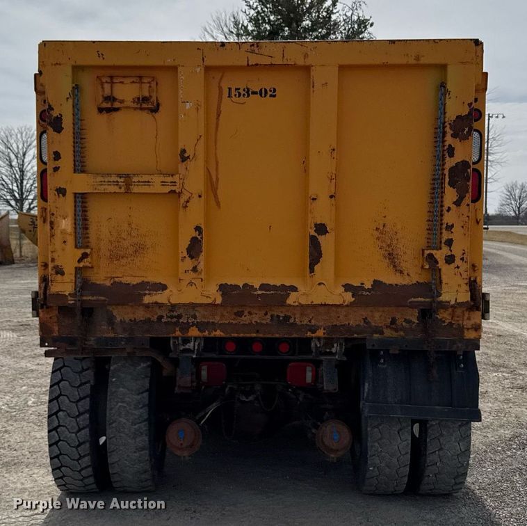image for item EM3612 2002 International 2554  dump truck