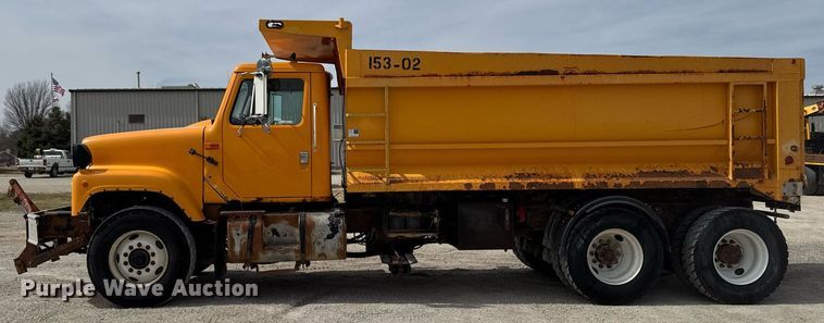 image for item EM3612 2002 International 2554  dump truck