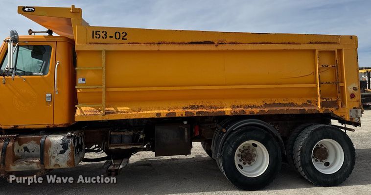 image for item EM3612 2002 International 2554  dump truck