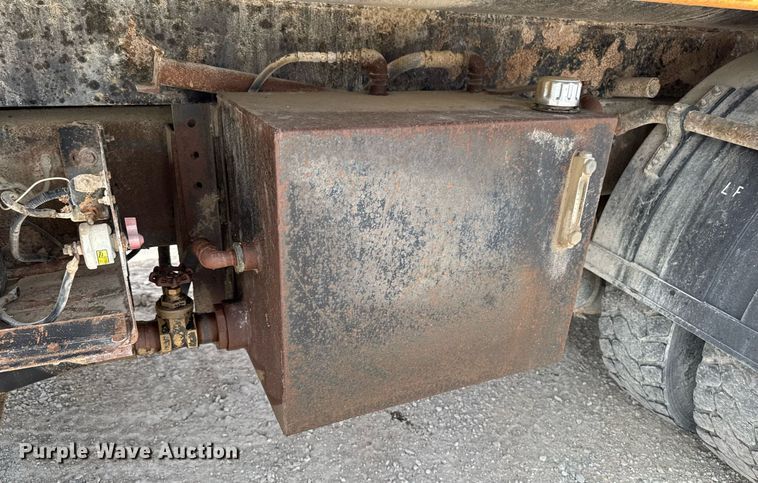 image for item EM3612 2002 International 2554  dump truck