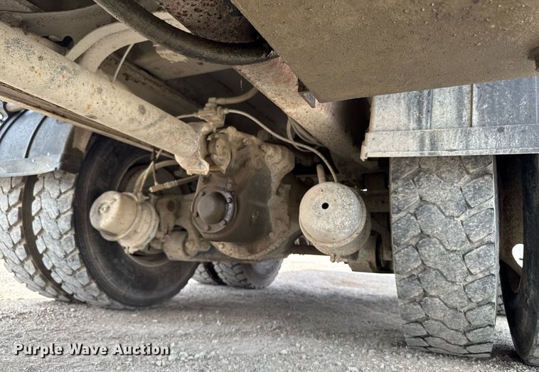 image for item EM3612 2002 International 2554  dump truck