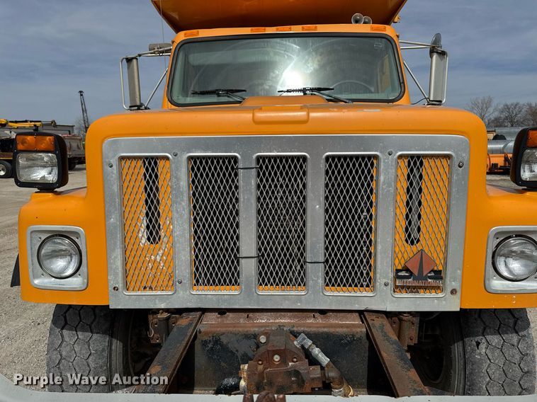 image for item EM3612 2002 International 2554  dump truck