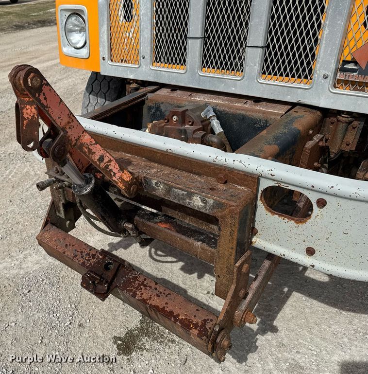 image for item EM3612 2002 International 2554  dump truck