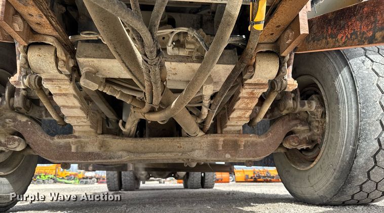 image for item EM3612 2002 International 2554  dump truck