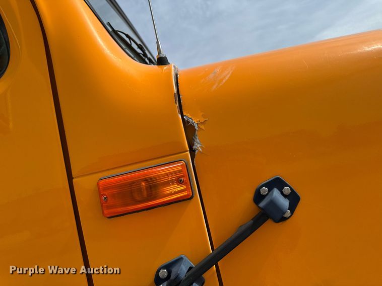 image for item EM3612 2002 International 2554  dump truck