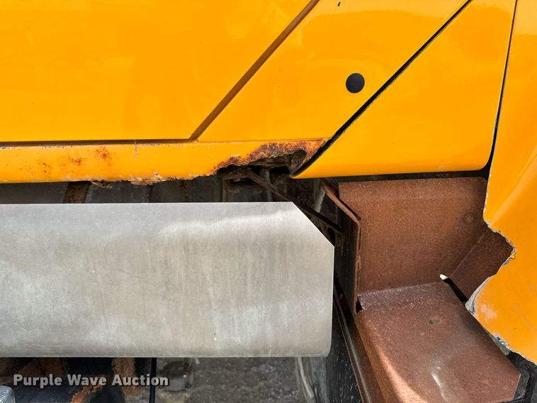 image for item EM3612 2002 International 2554  dump truck