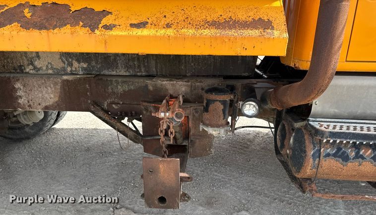 image for item EM3612 2002 International 2554  dump truck