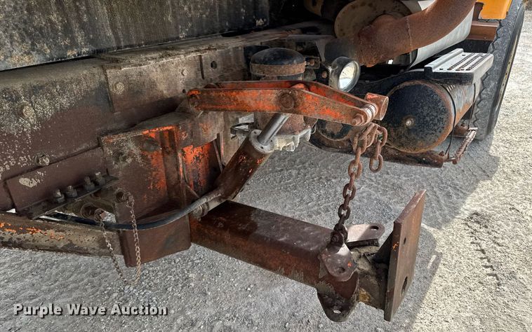 image for item EM3612 2002 International 2554  dump truck