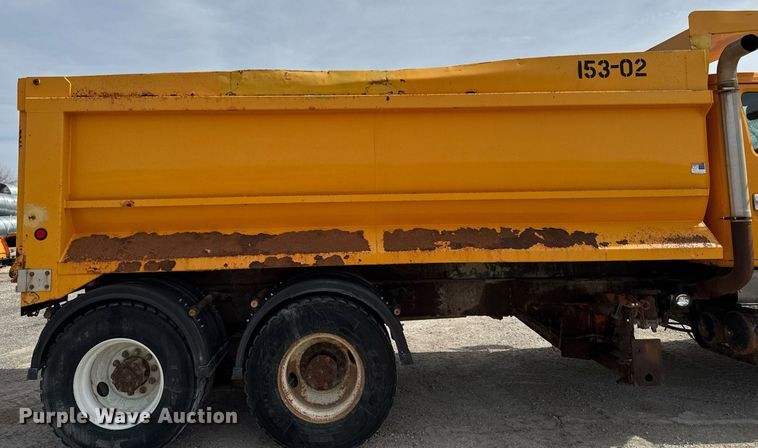 image for item EM3612 2002 International 2554  dump truck