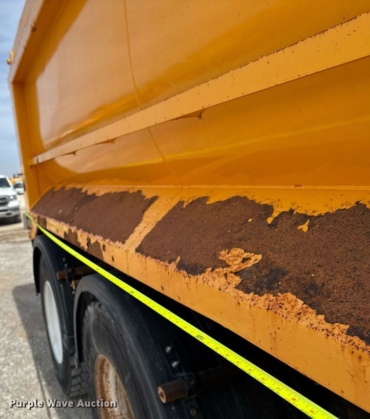 image for item EM3612 2002 International 2554  dump truck