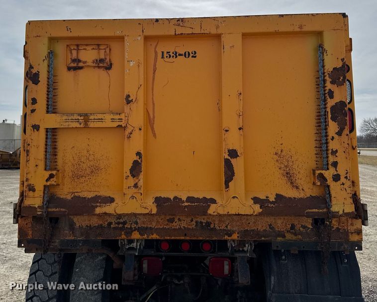 image for item EM3612 2002 International 2554  dump truck