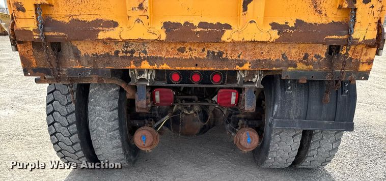 image for item EM3612 2002 International 2554  dump truck