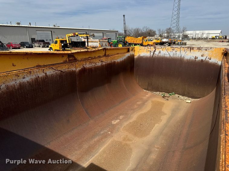 image for item EM3612 2002 International 2554  dump truck