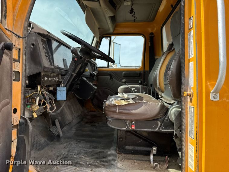 image for item EM3612 2002 International 2554  dump truck
