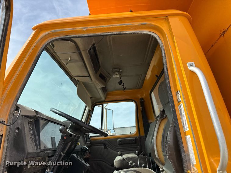 image for item EM3612 2002 International 2554  dump truck