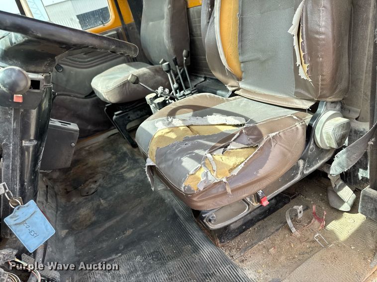 image for item EM3612 2002 International 2554  dump truck