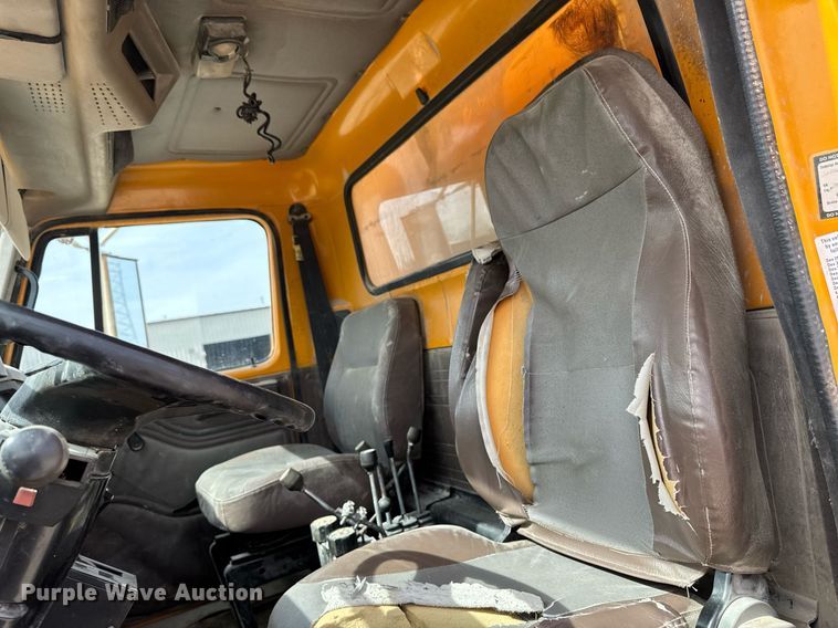 image for item EM3612 2002 International 2554  dump truck