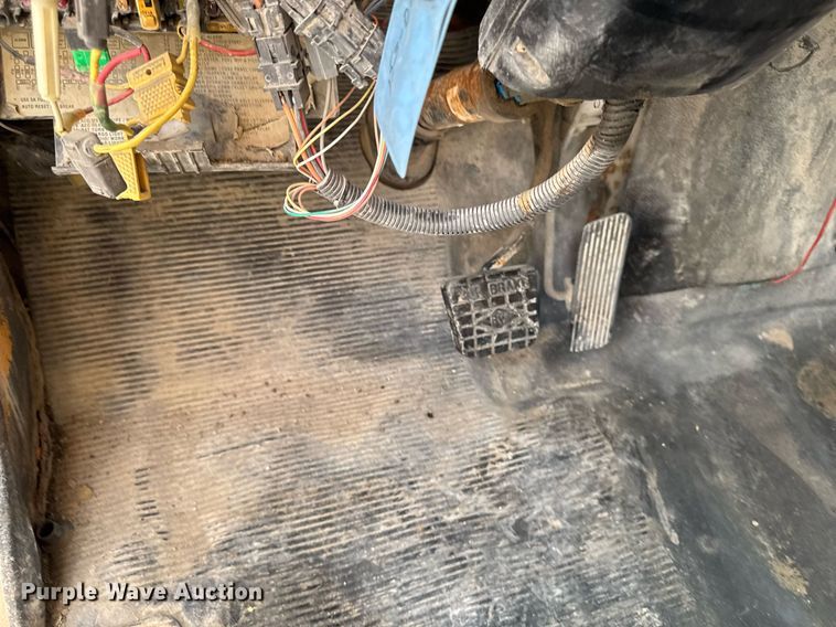 image for item EM3612 2002 International 2554  dump truck