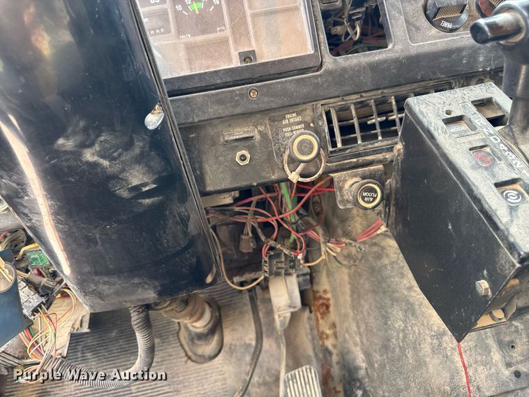 image for item EM3612 2002 International 2554  dump truck