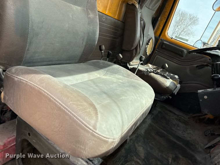 image for item EM3612 2002 International 2554  dump truck