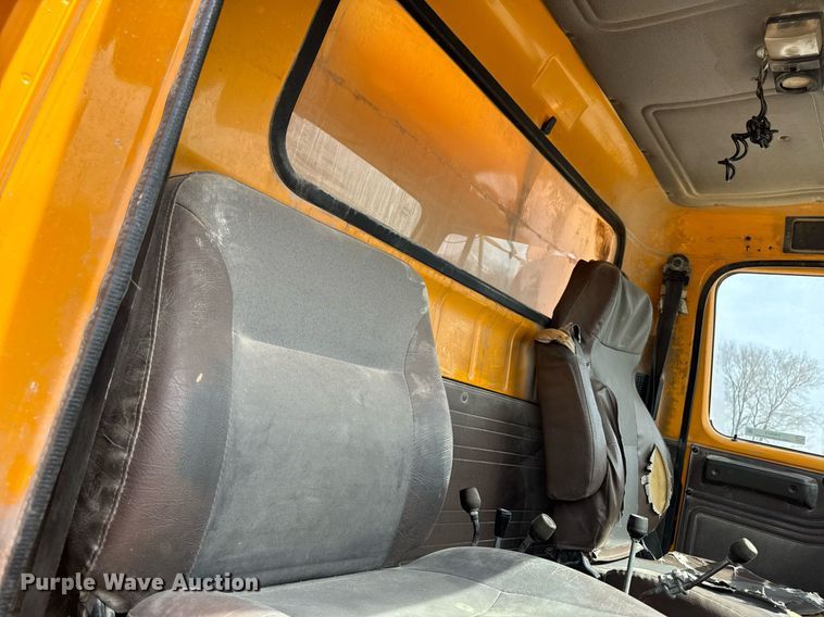 image for item EM3612 2002 International 2554  dump truck