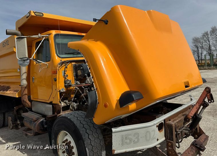 image for item EM3612 2002 International 2554  dump truck