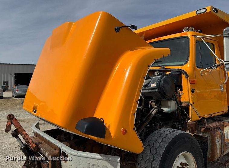 image for item EM3612 2002 International 2554  dump truck
