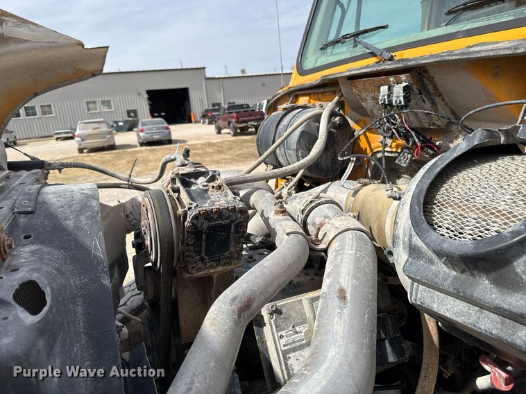 image for item EM3612 2002 International 2554  dump truck