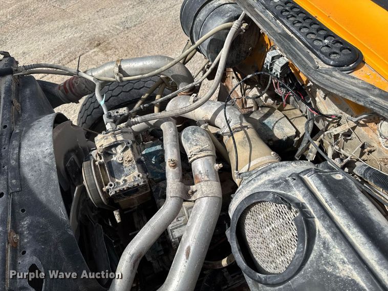 image for item EM3612 2002 International 2554  dump truck