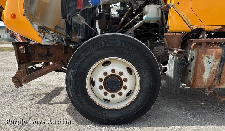 image for item EM3612 2002 International 2554  dump truck