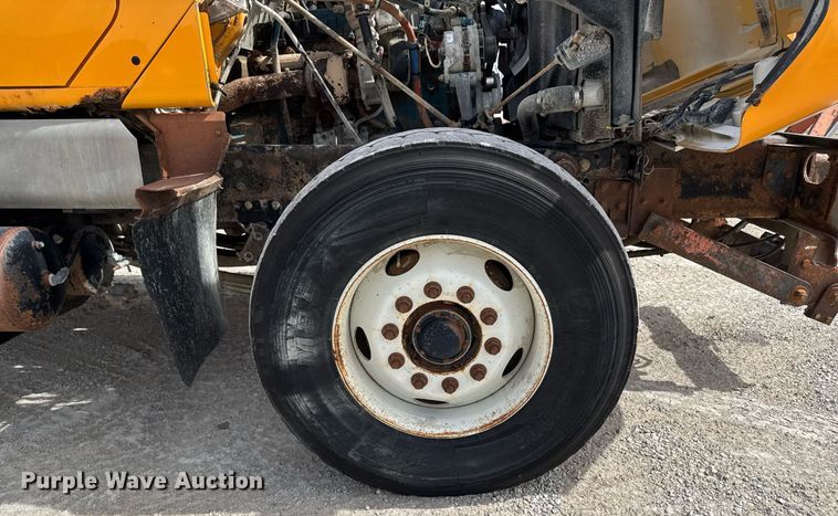 image for item EM3612 2002 International 2554  dump truck