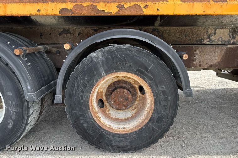 image for item EM3612 2002 International 2554  dump truck