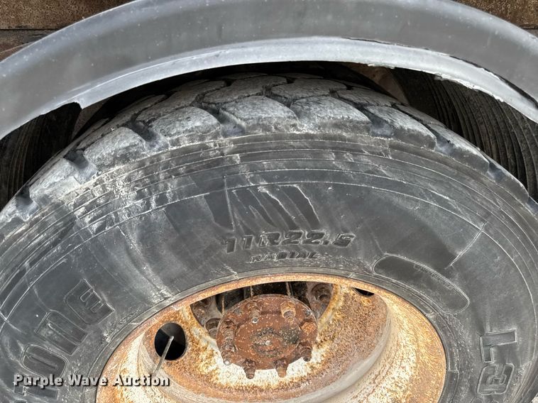 image for item EM3612 2002 International 2554  dump truck