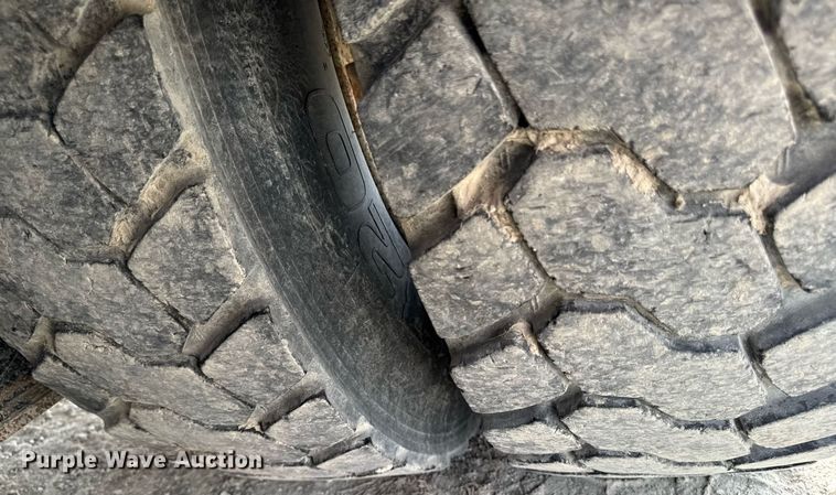 image for item EM3612 2002 International 2554  dump truck