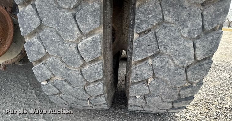 image for item EM3612 2002 International 2554  dump truck