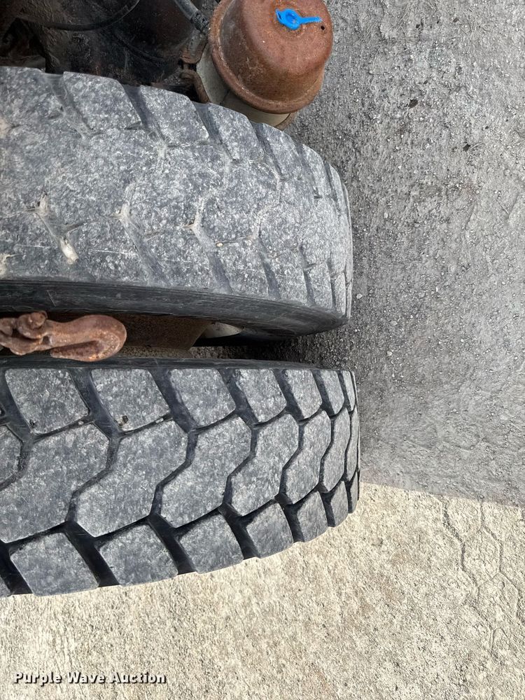 image for item EM3612 2002 International 2554  dump truck