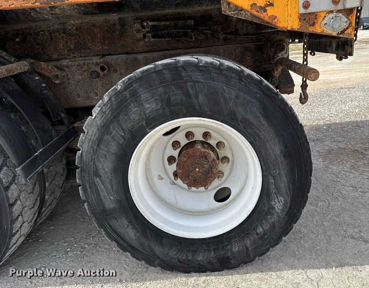 image for item EM3612 2002 International 2554  dump truck