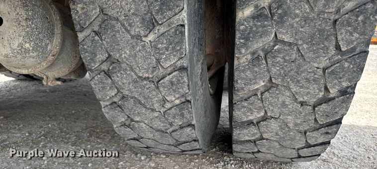 image for item EM3612 2002 International 2554  dump truck