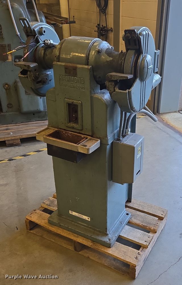 Hammond Machinery Builders Inc. ND-10 grinder in Pittsburg