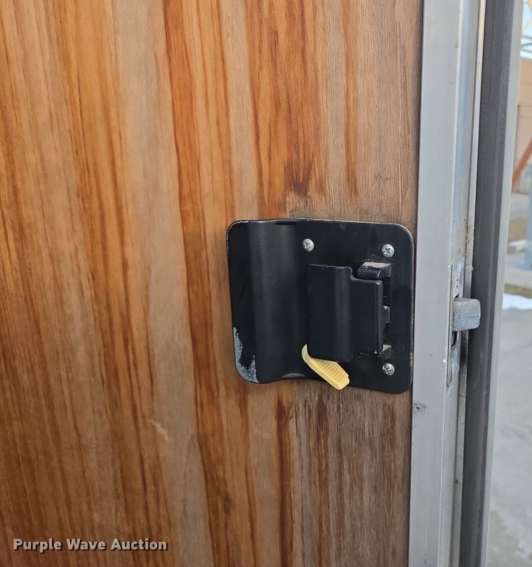 image for item EN3531 2005 Pace American Journey enclosed cargo trailer