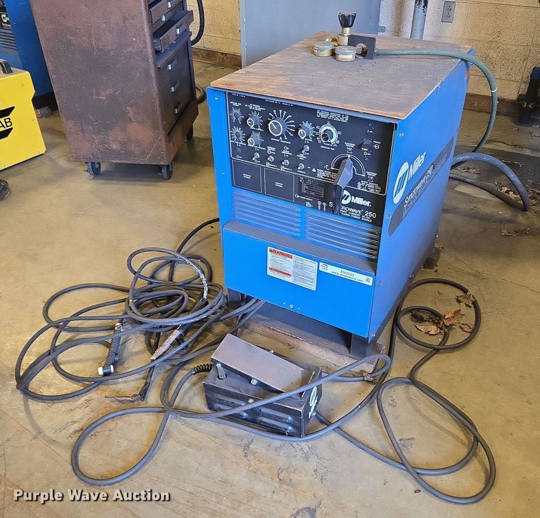 image for item EN3533 1990 Miller Syncrowave 250 welder