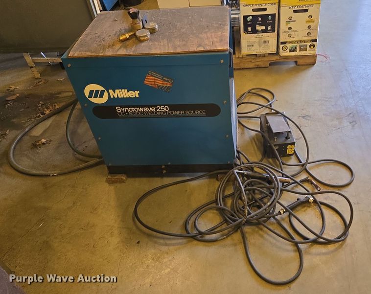 image for item EN3533 1990 Miller Syncrowave 250 welder