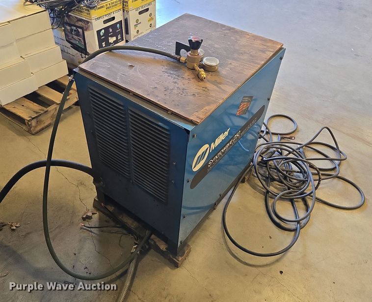 image for item EN3533 1990 Miller Syncrowave 250 welder