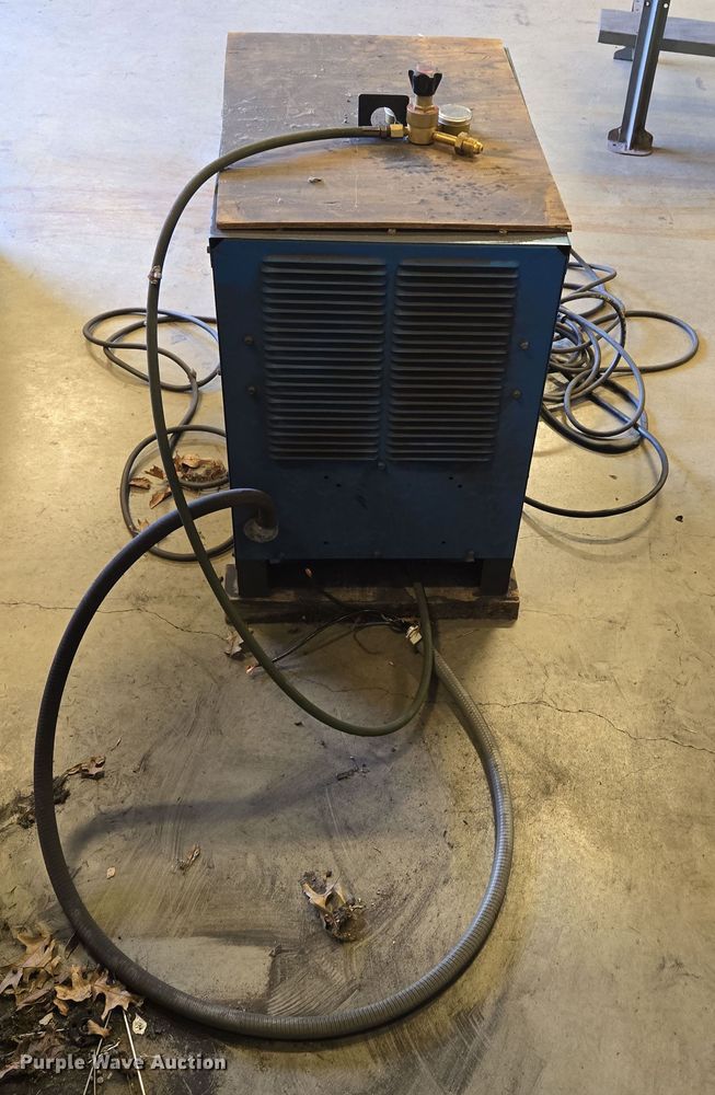 image for item EN3533 1990 Miller Syncrowave 250 welder