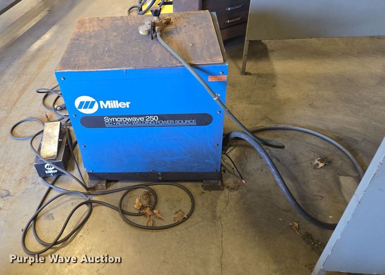 image for item EN3533 1990 Miller Syncrowave 250 welder