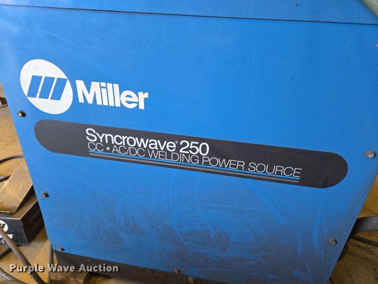 image for item EN3533 1990 Miller Syncrowave 250 welder