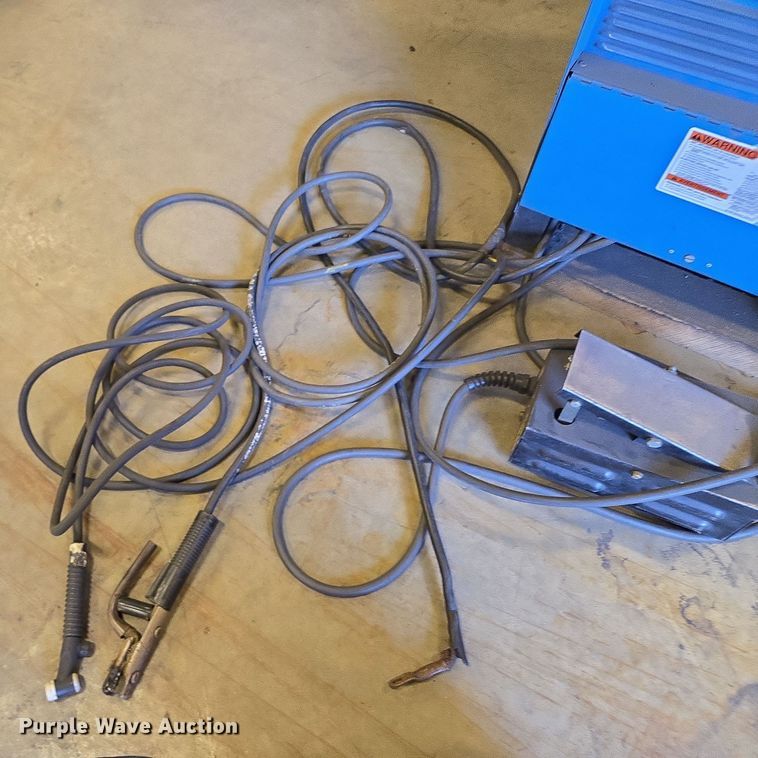 image for item EN3533 1990 Miller Syncrowave 250 welder