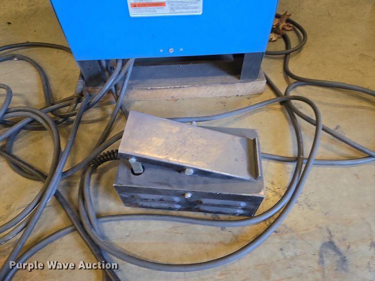image for item EN3533 1990 Miller Syncrowave 250 welder