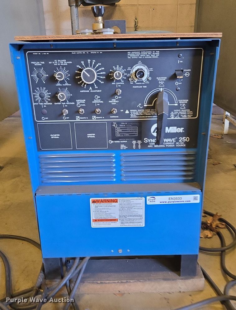 image for item EN3533 1990 Miller Syncrowave 250 welder