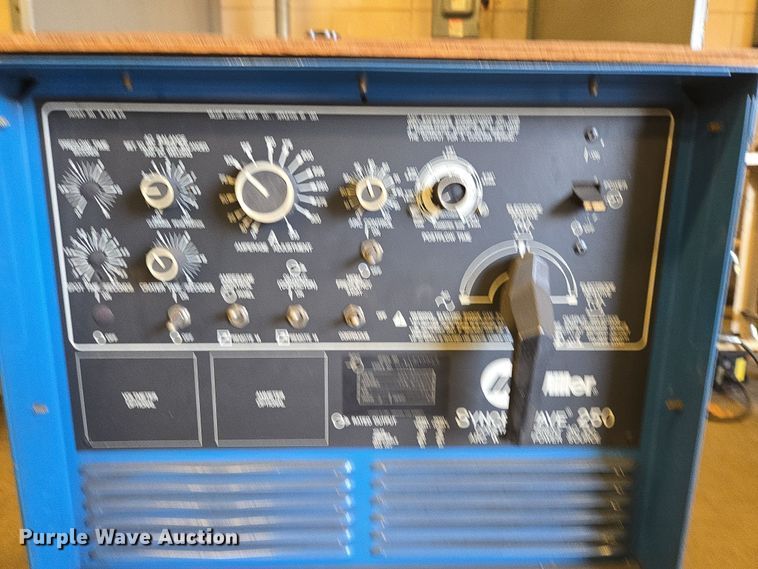 image for item EN3533 1990 Miller Syncrowave 250 welder